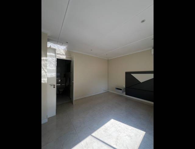 2 BEDROOM APARTMENT TO LET IN ESSENWOOD